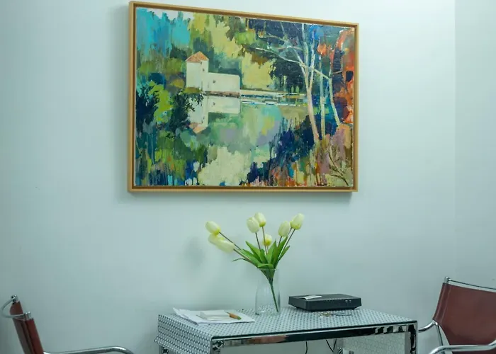 En Monumento Historico Nacional Corral Del Conde-duque De Olivares Apartament