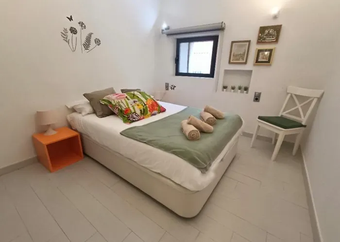 En Monumento Historico Nacional Corral Del Conde-duque De Olivares Apartament Sewilla